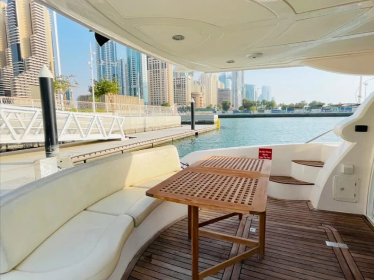 Yacht mit oder ohne Skipper Majesty Yachts mieten in Dubai Marina