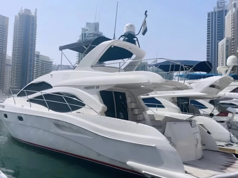 Yacht mieten in Dubai Marina zum besten Preis