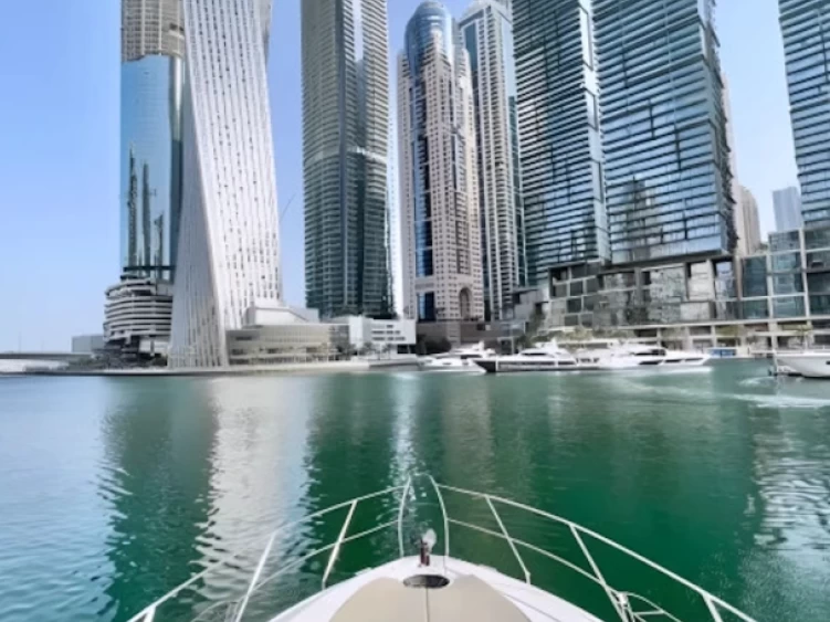 Yacht mieten in Dubai Marina zum besten Preis