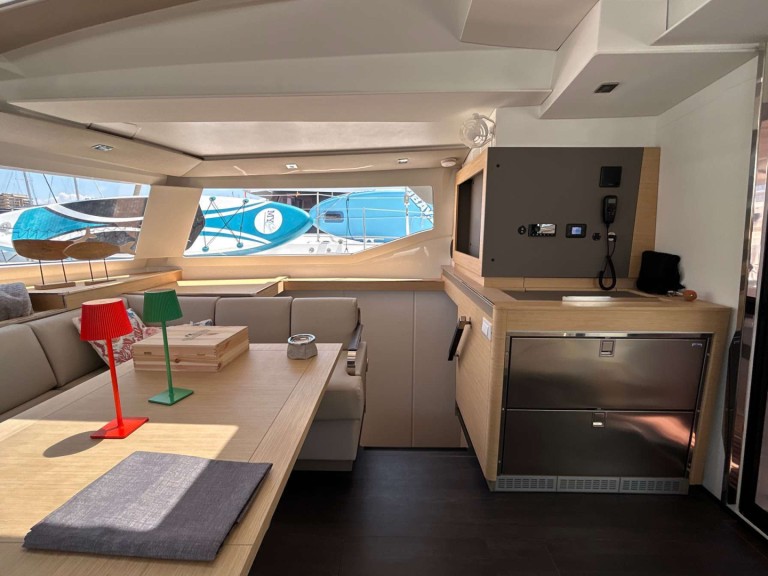 Ein Fountaine Pajot Elba 45 mieten in Salerno