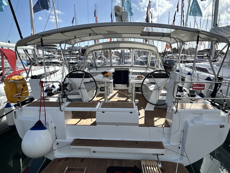 Ein Bénéteau Oceanis 47 mieten in Split