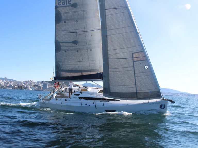 YachtCharter in Vigo - Elan E4 auf SamBoat