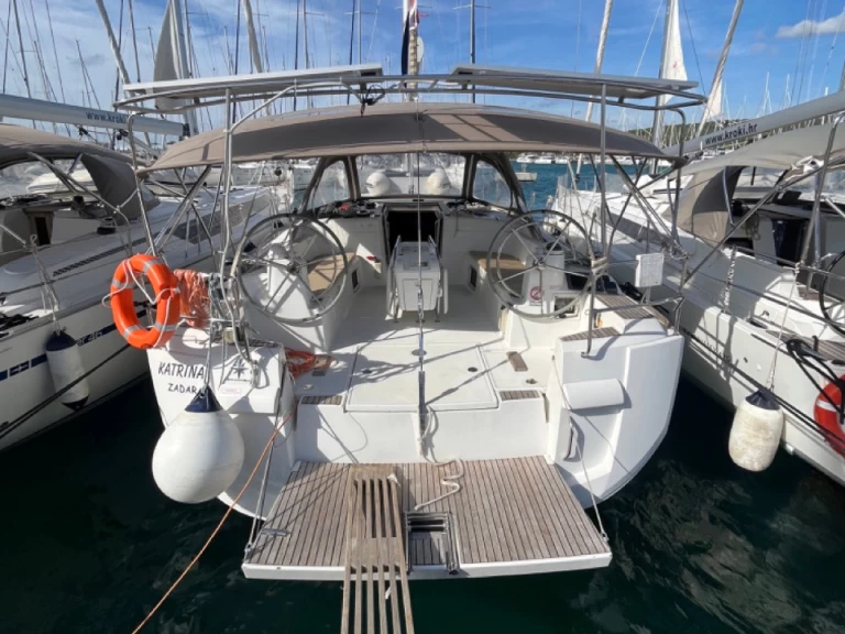 Ein Jeanneau Sun Odyssey 509 mieten in Sukošan