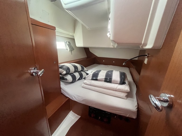 Ein Bénéteau Oceanis 45 mieten in Sukošan