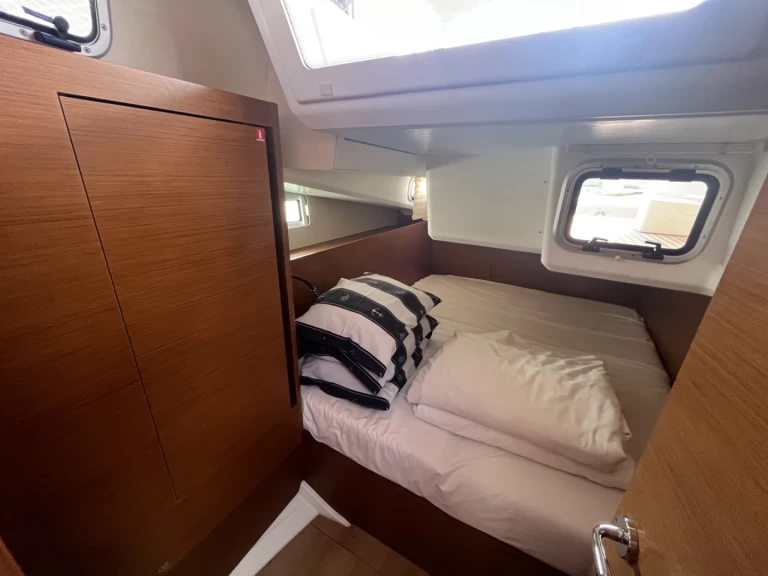 Ein Jeanneau Sun Odyssey 440 mieten in Sukošan