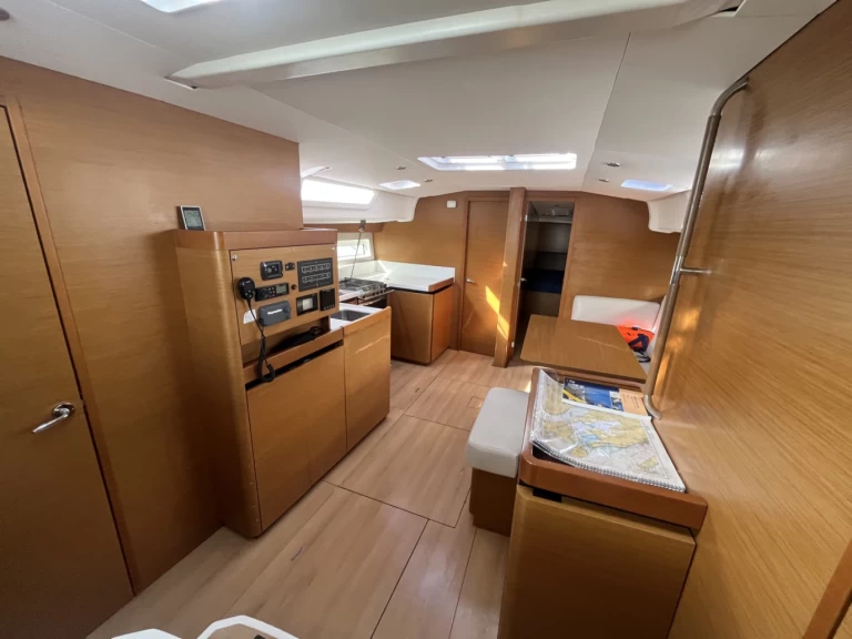 Segelboot mit oder ohne Skipper Jeanneau mieten in Sukošan