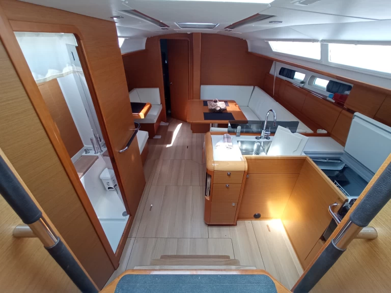 Ein Jeanneau Sun Odyssey 409 mieten in Lefkáda