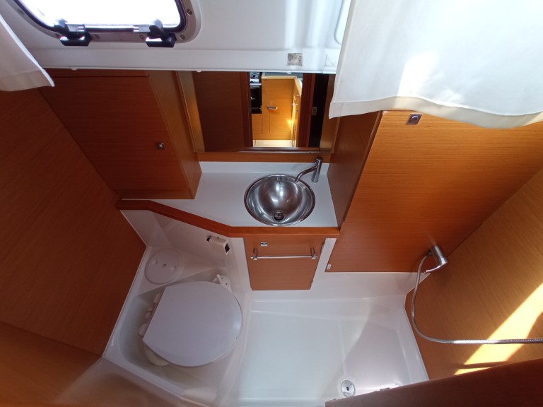 Segelboot mit oder ohne Skipper Jeanneau mieten in Lefkáda