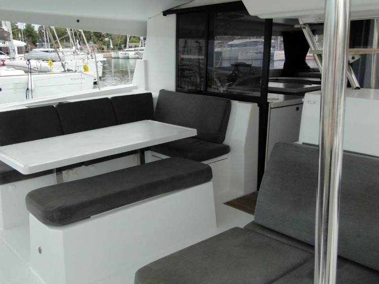 Ein Fountaine Pajot Astrea 42 mieten in Gouviá