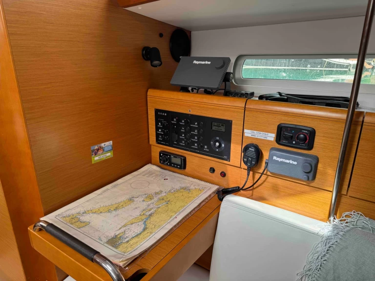 Jeanneau Sun Odyssey 389 mieten Sukošan