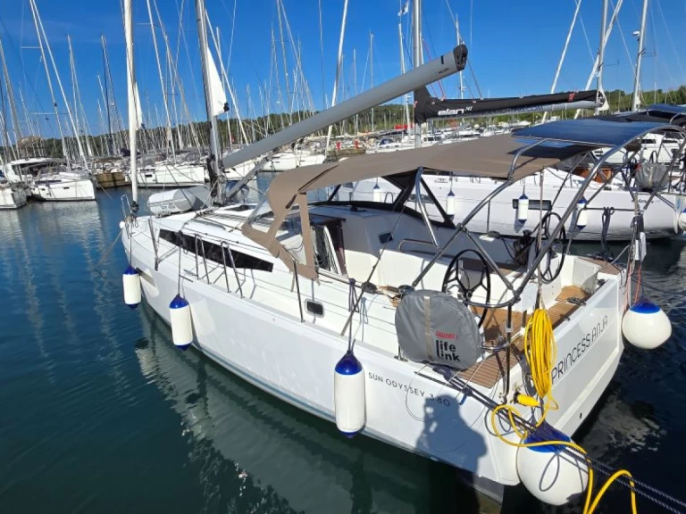 Segelboot mieten in Pula - Jeanneau Sun Odyssey 380