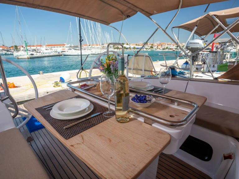 Ein Elan Impression 45 mieten in Split