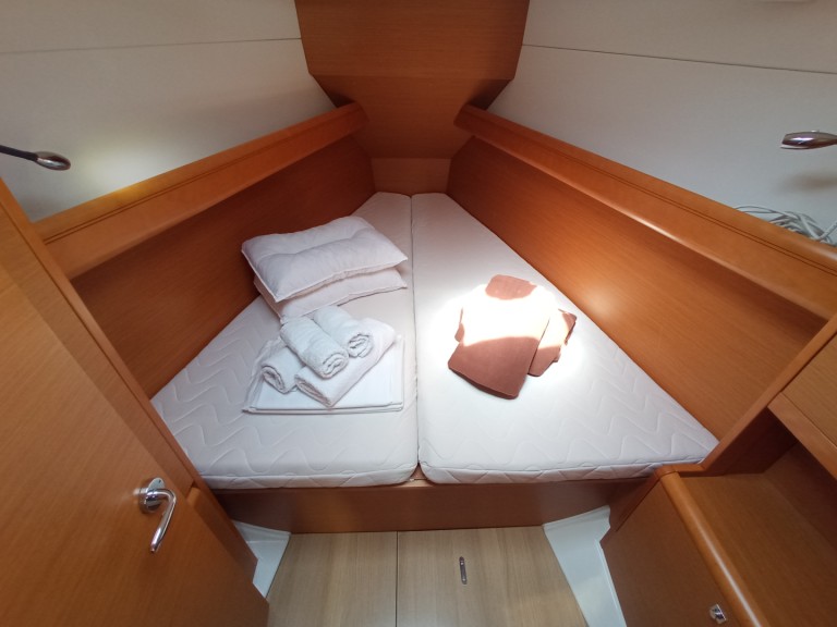 Ein Jeanneau Sun Odyssey 379 mieten in Lefkáda