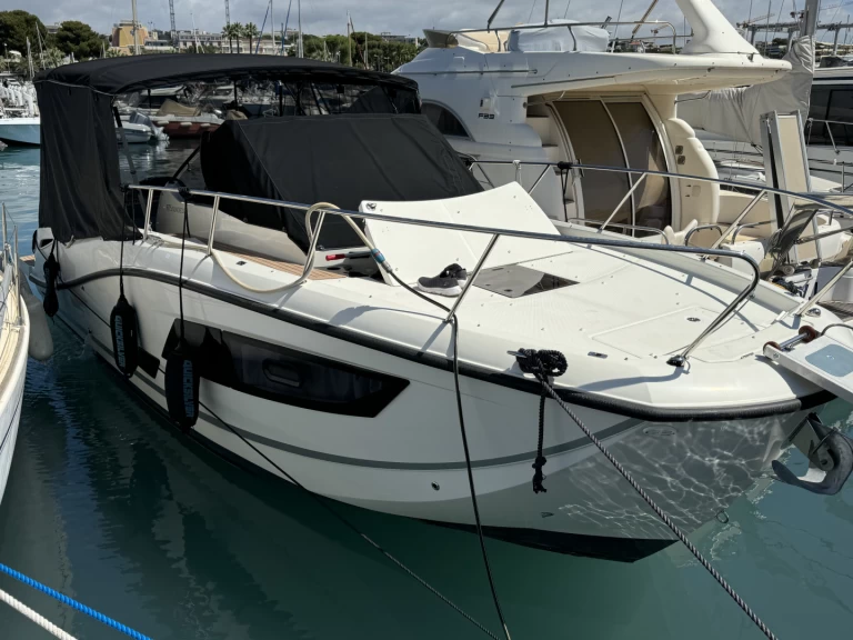Ein Quicksilver Activ 875 Sundeck mieten in Saint-Laurent-du-Var