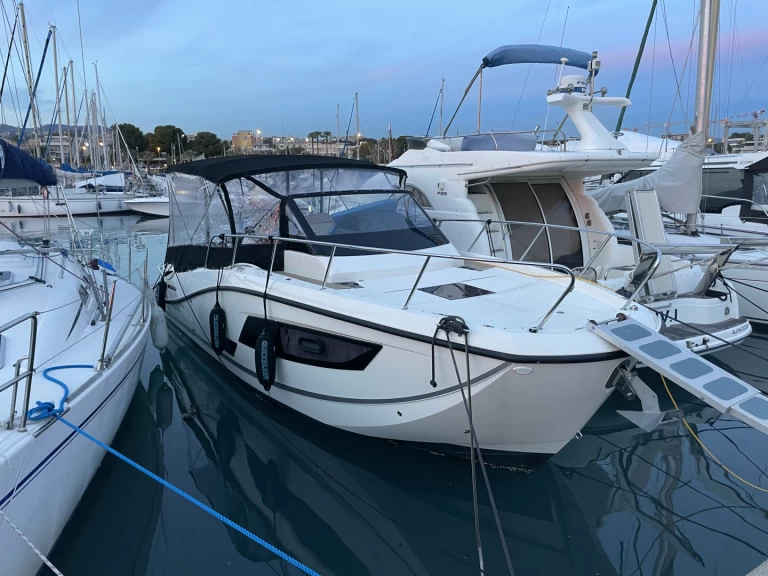 Boot mieten Saint-Laurent-du-Var günstig Activ 875 Sundeck