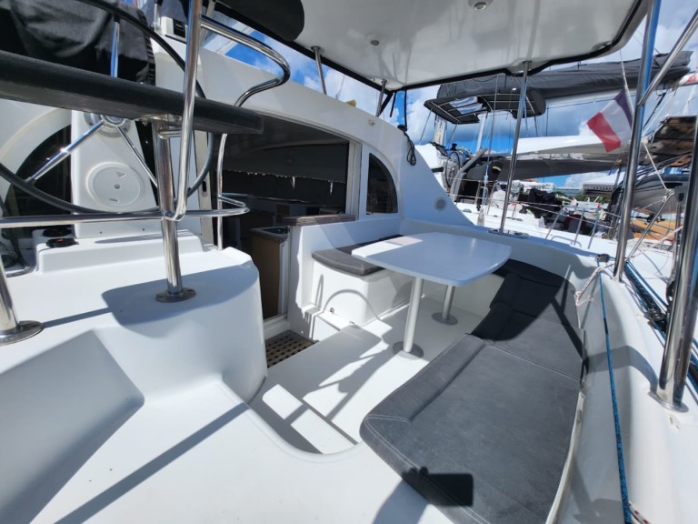 Katamaran mit oder ohne Skipper Bénéteau mieten in Bas du Fort