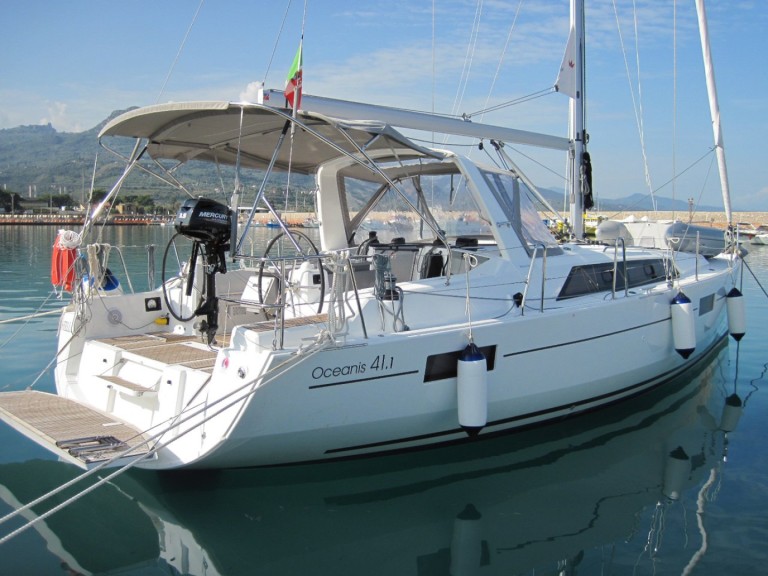 Ein Bénéteau Oceanis 41.1 mieten in Capo d'Orlando
