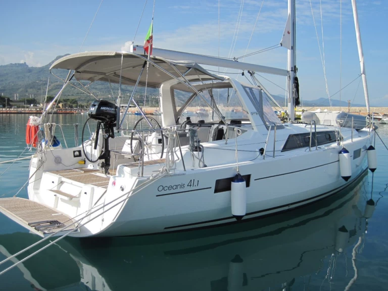 Ein Bénéteau Oceanis 41.1 mieten in Capo d'Orlando