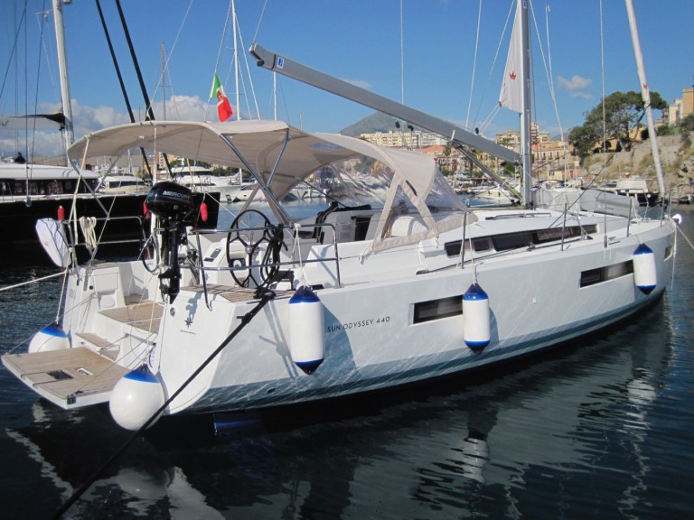 YachtCharter in Capo d'Orlando - Jeanneau Sun Odyssey 440 auf SamBoat