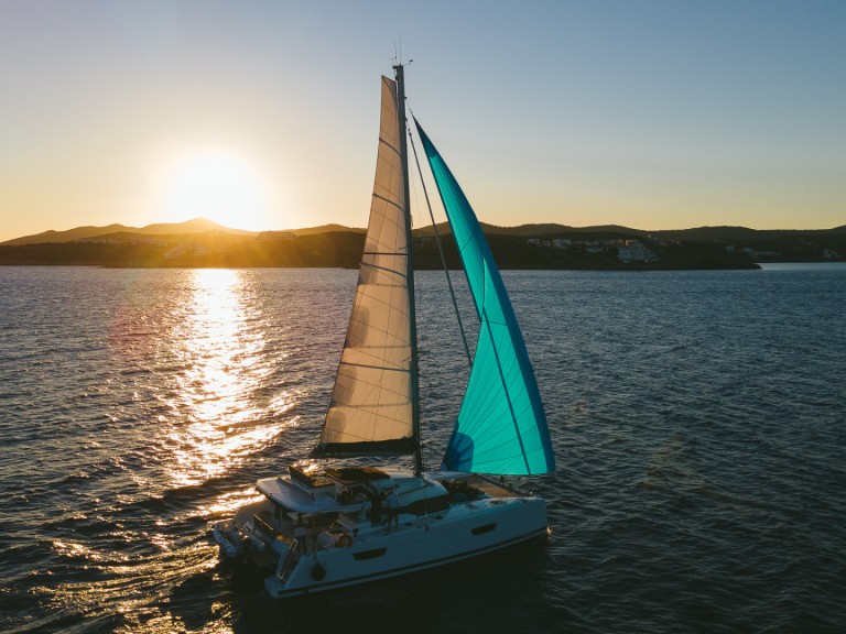 Boot mieten Lavrion günstig Fountaine Pajot 47 SAONA LUX (GEN,AC,WATERMAKER)