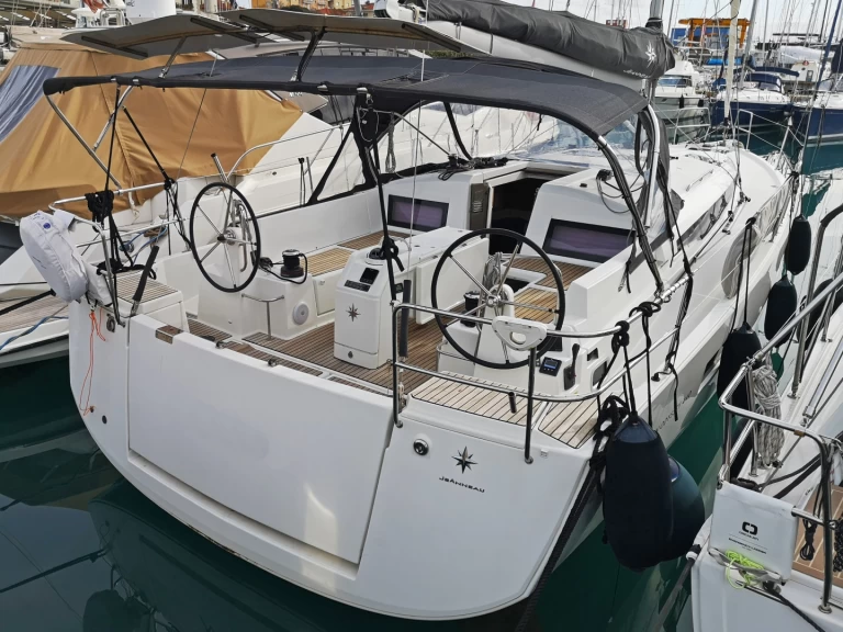 Jeanneau Sun Odyssey 440 - 4 cabine - 2 bagni mieten Castiglioncello