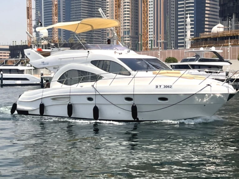 Motorboot mieten in Dubai Marina zum besten Preis