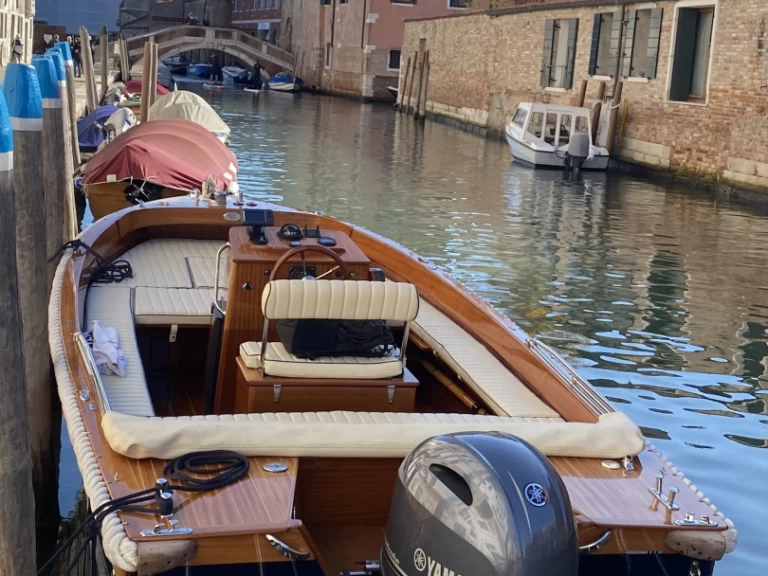 Motorboot mit oder ohne Skipper Montisola Archetti mieten in Venedig