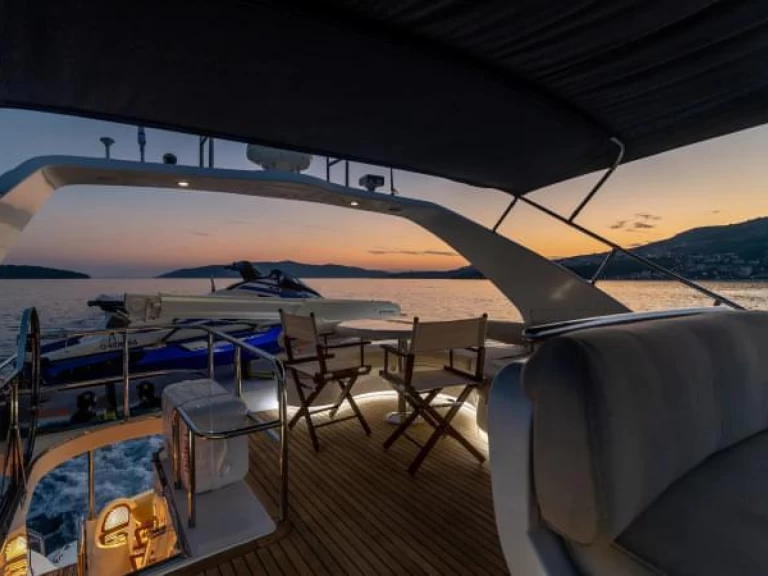 Custom Yaretti 2210  mieten Cannigione di Arzachena