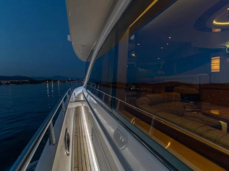 Ein Custom Yaretti 2210  mieten in Cannigione di Arzachena