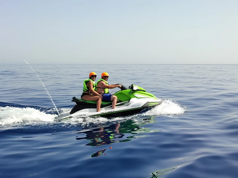 Jetski mit oder ohne Skipper Yamaha mieten in Letojanni