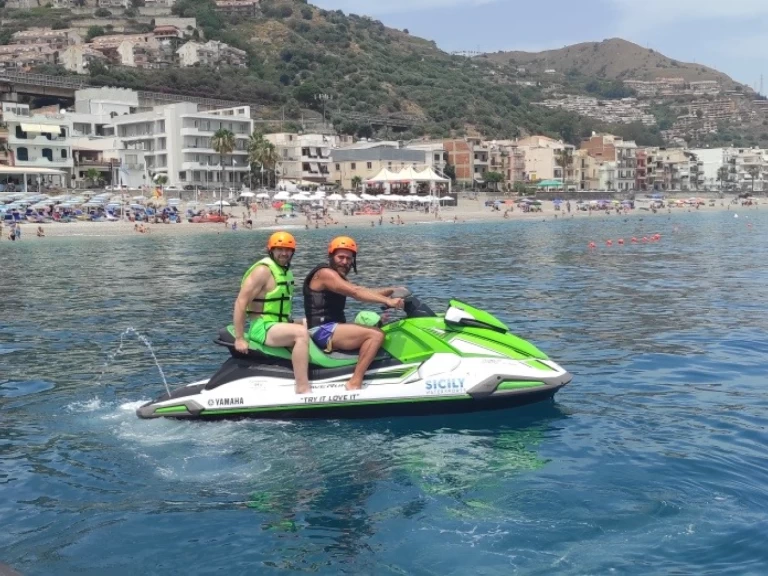 Jetski mit oder ohne Skipper Yamaha mieten in Letojanni