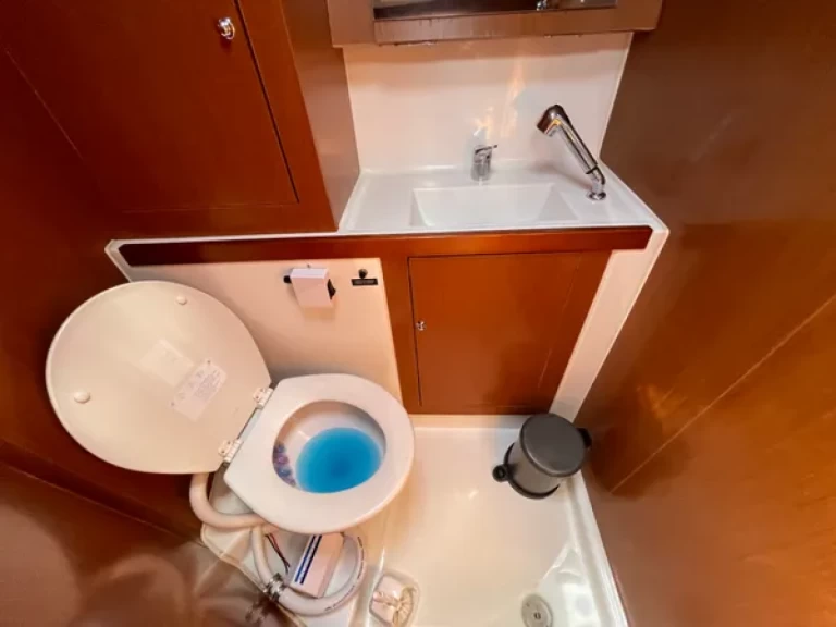 Ein Bénéteau Oceanis 41.1 mieten in Perigiali