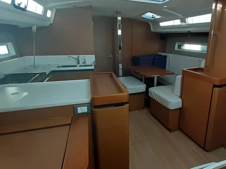 Bootsverleih Jeanneau Sun Odyssey 440 Olbia Samboat