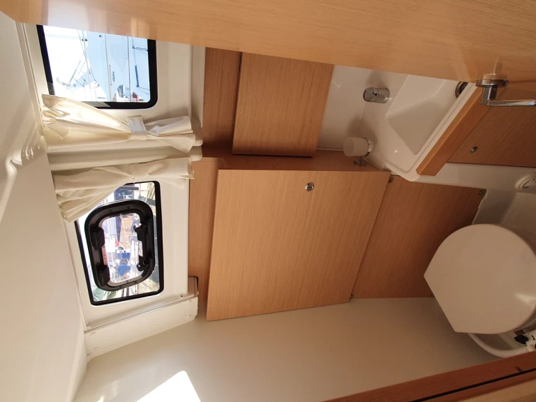 YachtCharter in Olbia - Bénéteau Oceanis 38 (3/2) auf SamBoat
