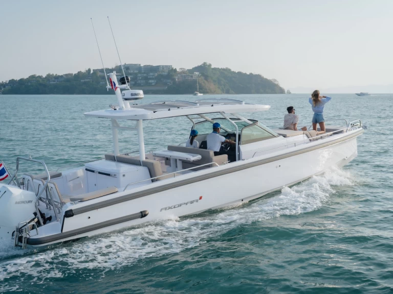 Ein Axopar 37 T-Top mieten in Phuket