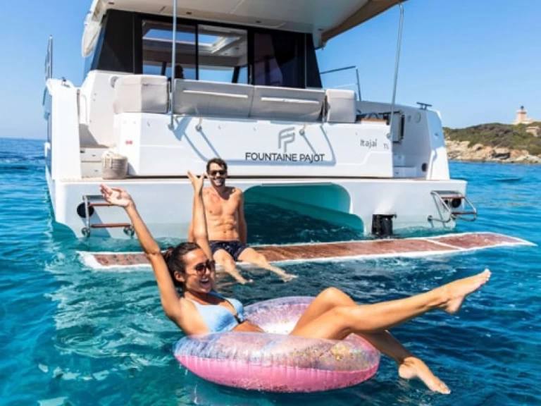 Ein Fountaine Pajot Fountaine Pajot MY 40 mieten in Phuket Yacht Haven Marina