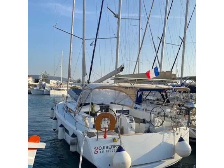 Ein Jeanneau Sun Odyssey 440 mieten in Paros (Insel)