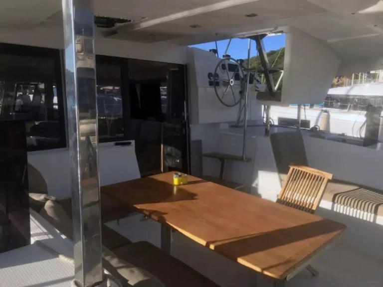 Katamaran mit oder ohne Skipper Fountaine Pajot mieten in Olbia
