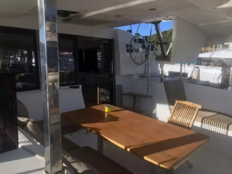 Katamaran mit oder ohne Skipper Fountaine Pajot mieten in Olbia