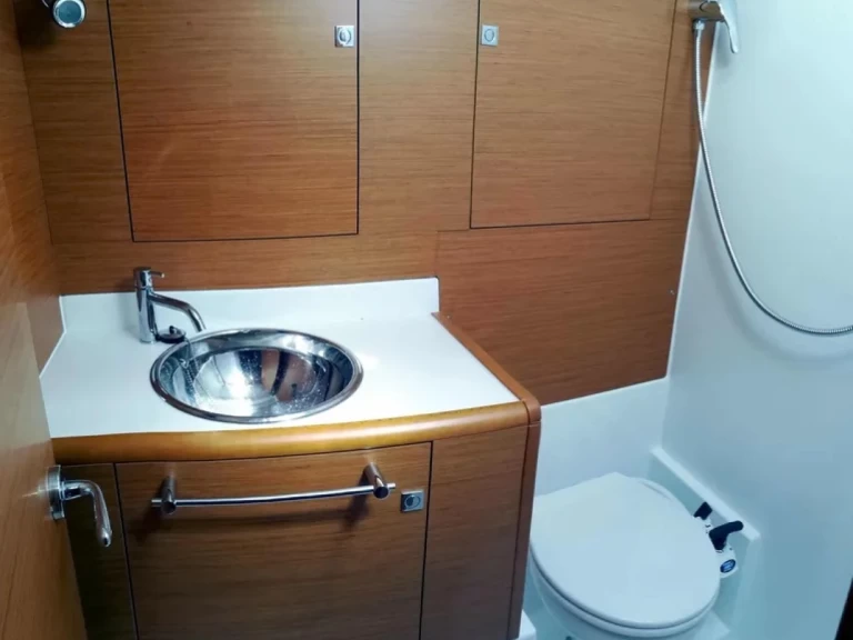 Ein Jeanneau Sun Odyssey 449 mieten in Agropoli