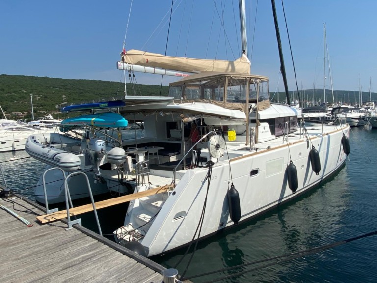 Ein Lagoon Lagoon 450 Sport Top mieten in Punat