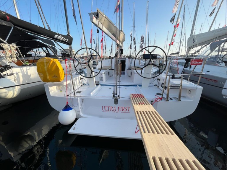 Ein Bénéteau First 36 mieten in Split