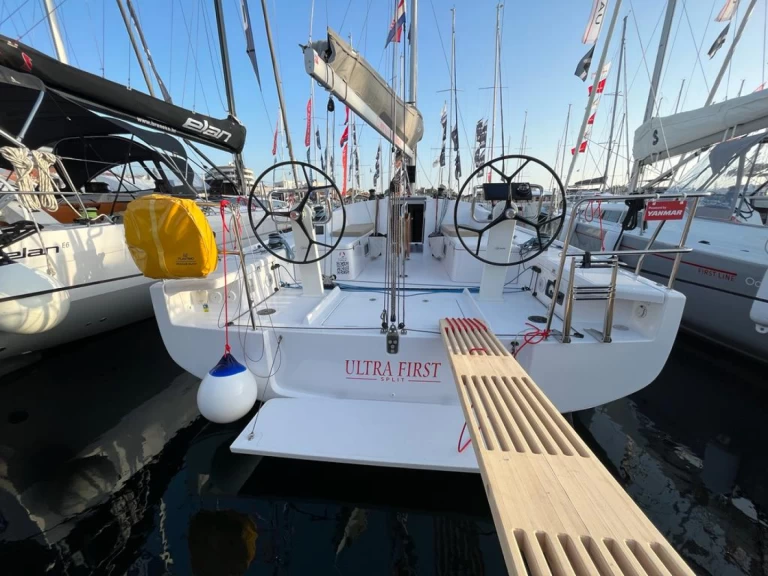 Ein Bénéteau First 36 mieten in Split