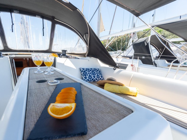 Ein Dufour Dufour 412 Grand Large mieten in Pula