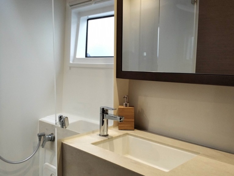 YachtCharter in Lavrion - Lagoon Lagoon 46 auf SamBoat