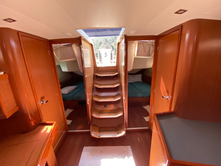 YachtCharter in La Spezia - Bénéteau Oceanis 45 auf SamBoat