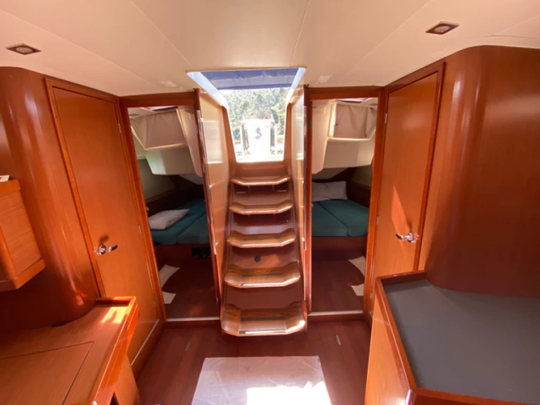 YachtCharter in La Spezia - Bénéteau Oceanis 45 auf SamBoat