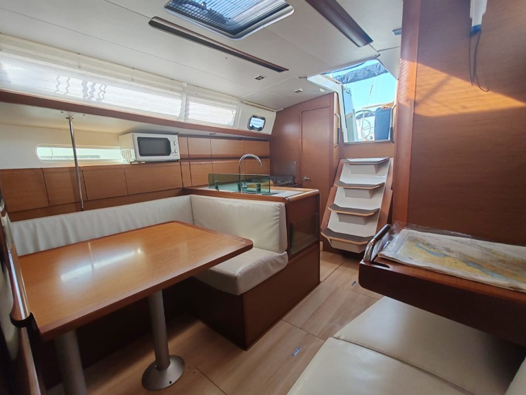 Ein Jeanneau Sun Odyssey 389 mieten in Drage
