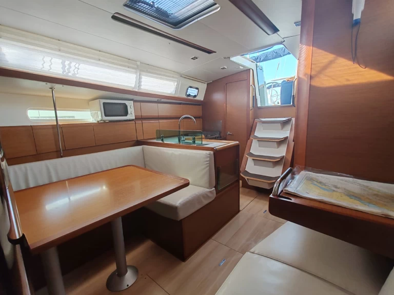 Ein Jeanneau Sun Odyssey 389 mieten in Drage
