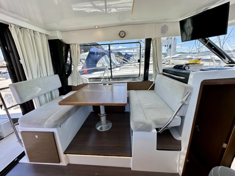 Ein Jeanneau Merry Fisher 1095 Fly mieten in Drage